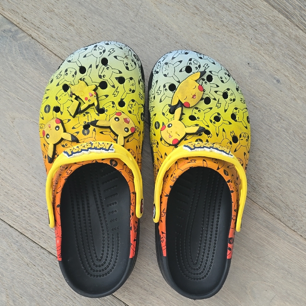 Crocs x Pokemon Pikachu Clog w/Jibbitz